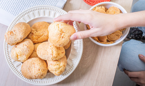 A origem e a popularização do pão de queijo: do trem bão de Minas pro mundo